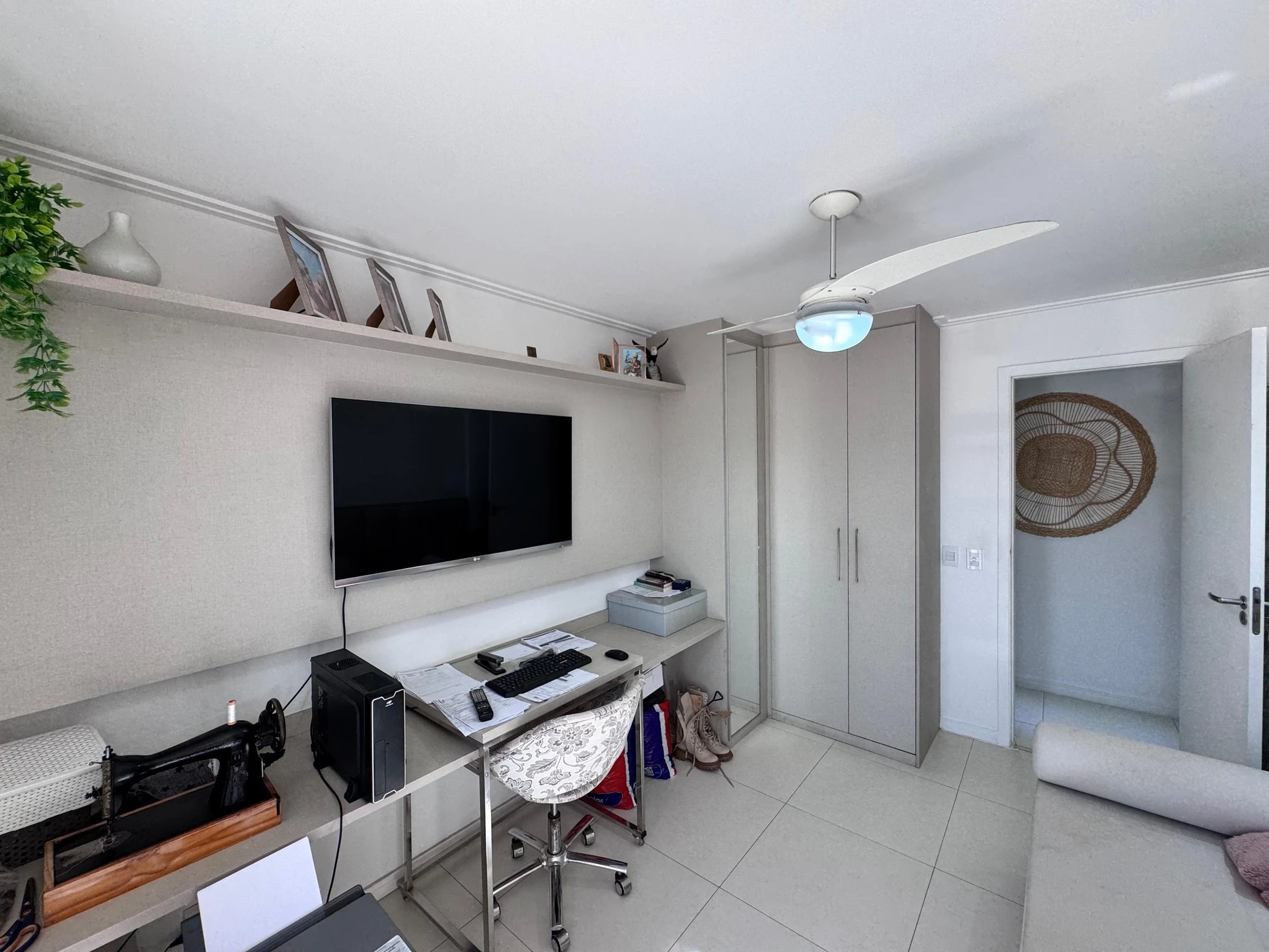 Furnished apartment with 3 bedrooms and 2 parking spaces — photo 22