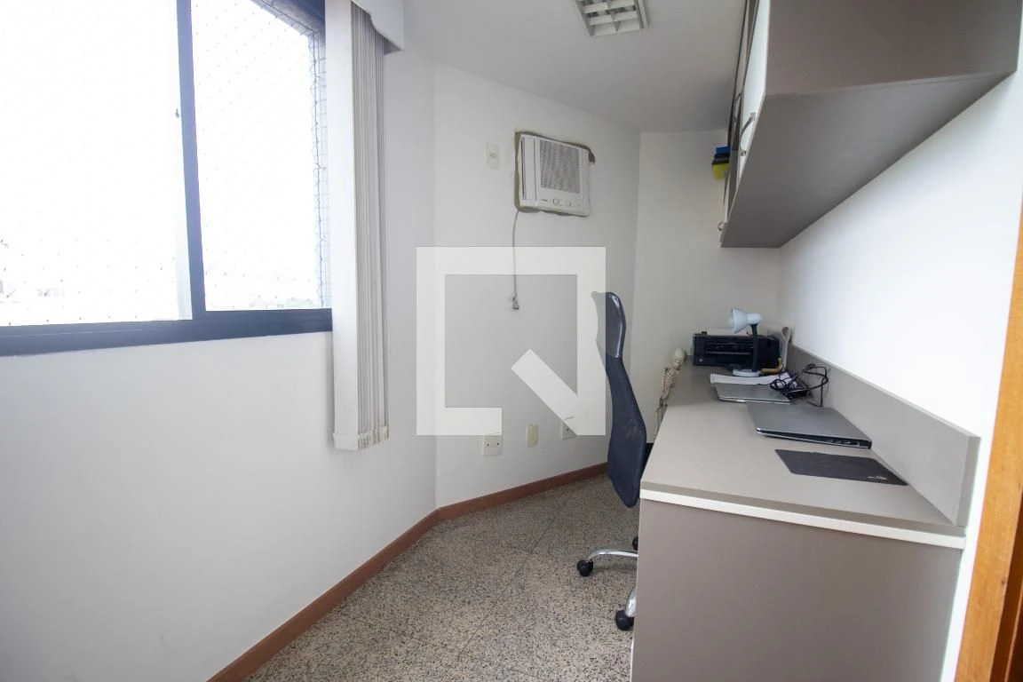 Furnished apartment with 3 en-suite bedrooms — photo 32
