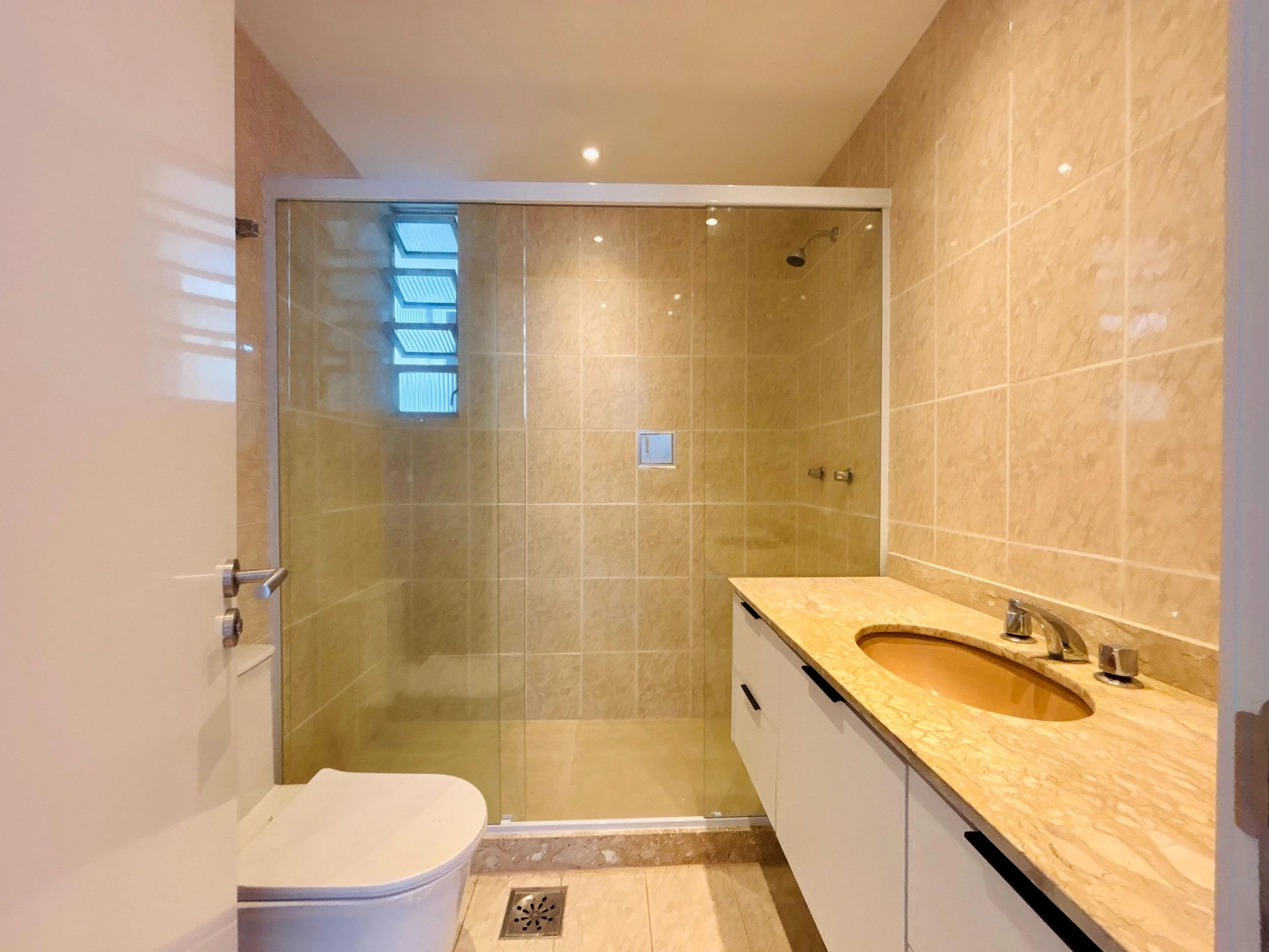 3-bedroom apartment with a mountain view — photo 4