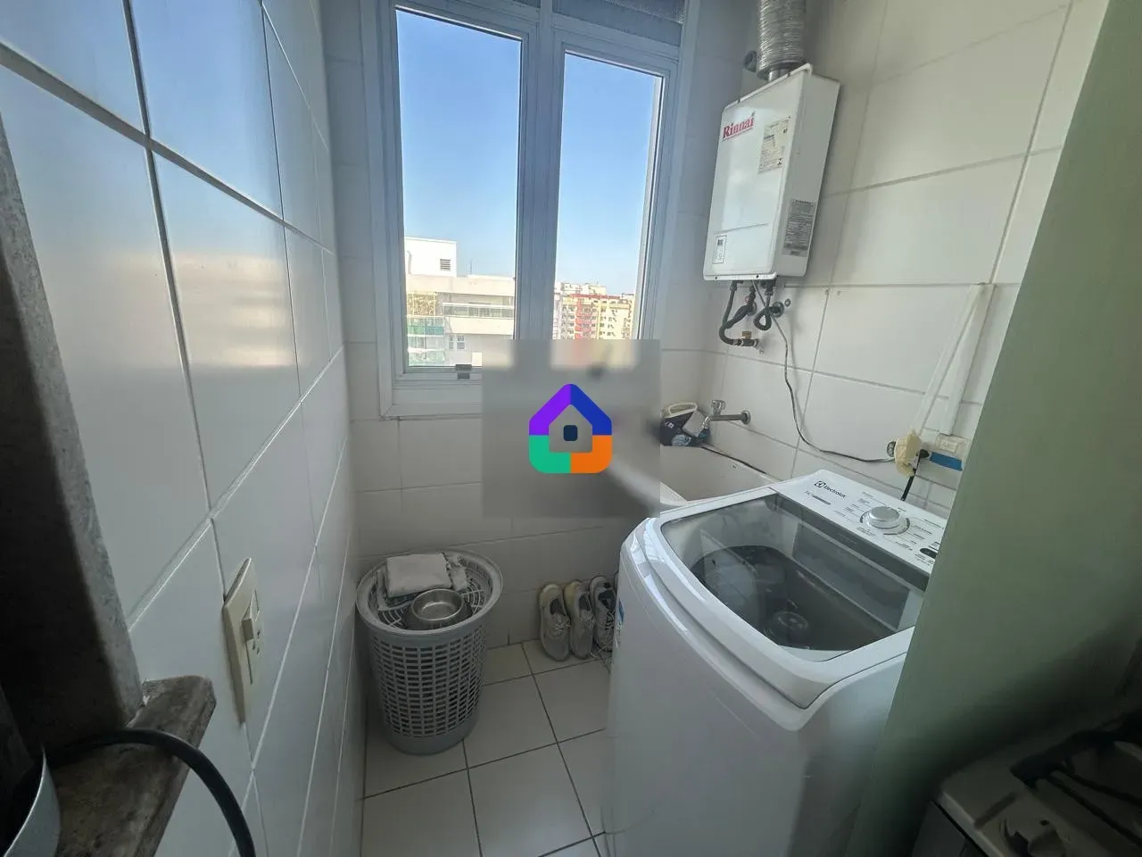 Apartamento com 4 quartos e varanda fechada de vidro — photo 34