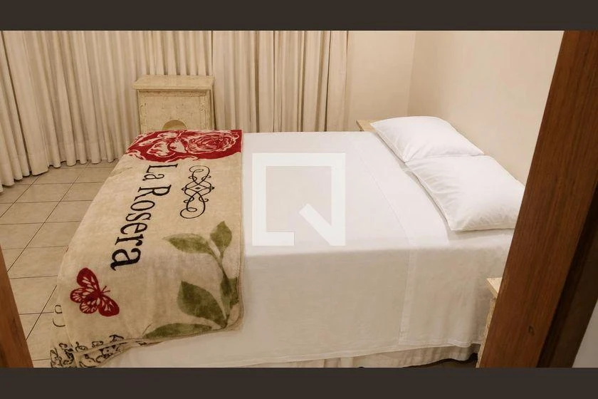 Облаштований будинок з 4 спальнями та 320 м² — photo 40