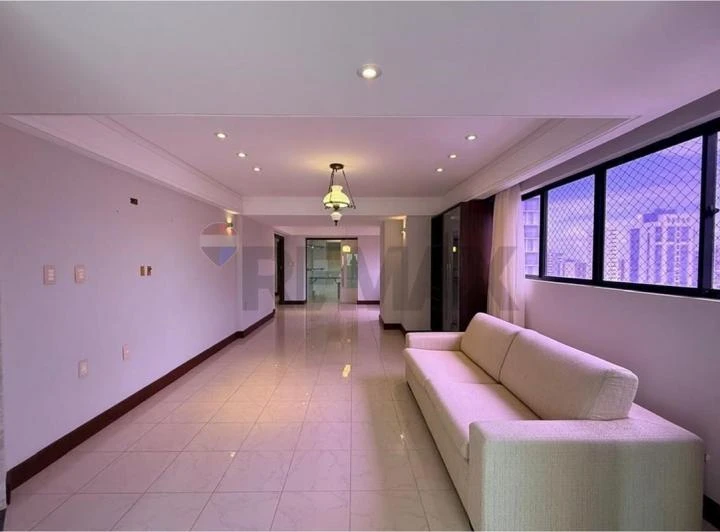Apartment with 3 en-suite bedrooms and 220 m² — photo 2