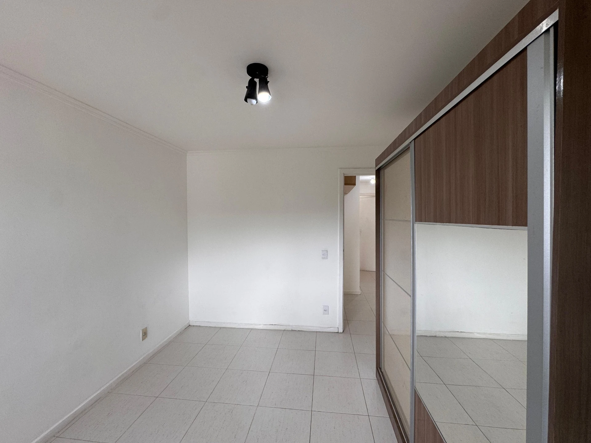 4-bedroom apartment with balcony and private BBQ grill — photo 4