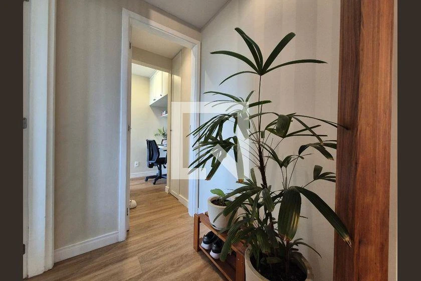 Glass-enclosed balcony in a 2-bedroom apartment, 82 m² — photo 38