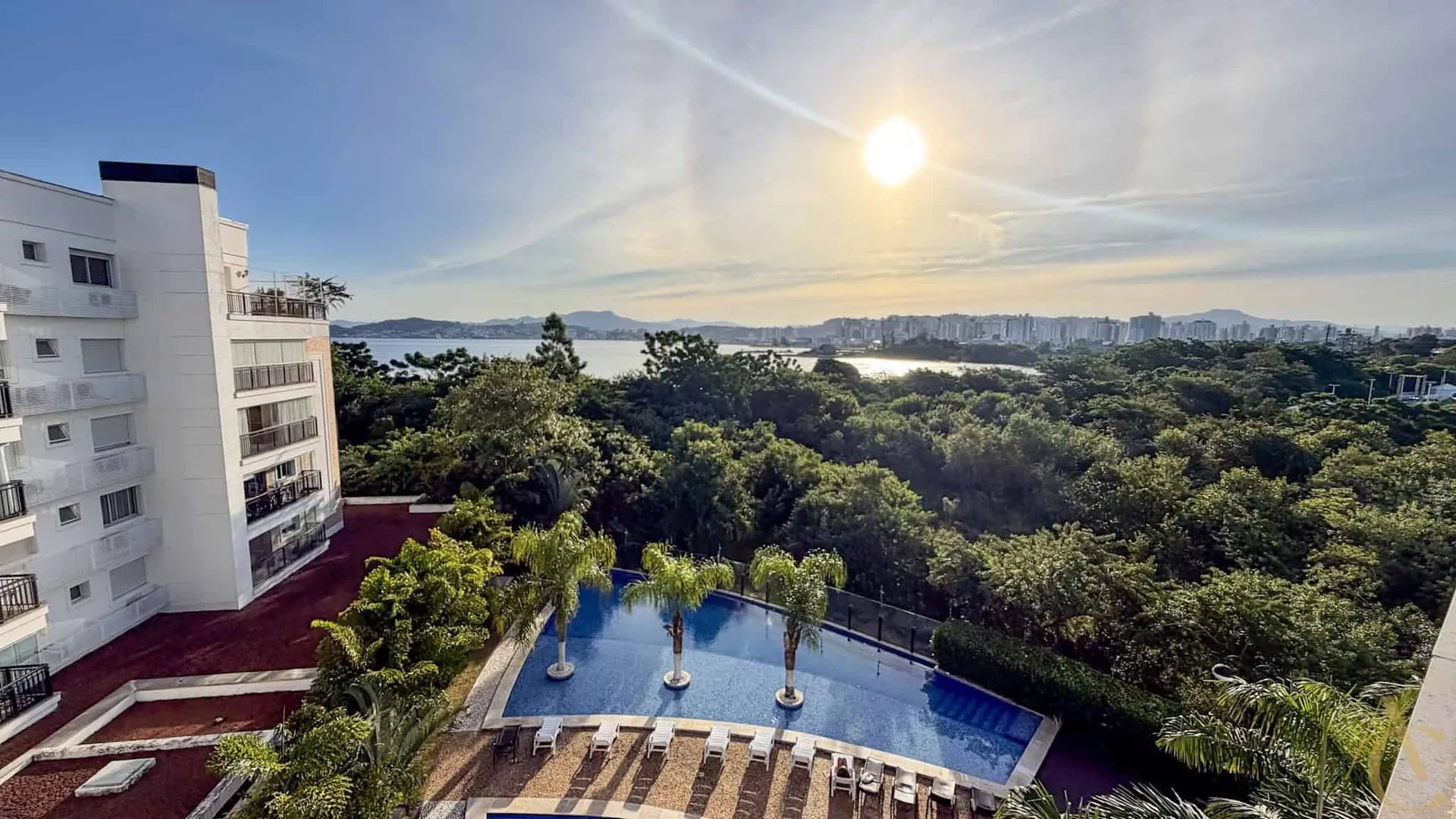 149 m² furnished apartment with a built-in grill on the balcony — photo 25