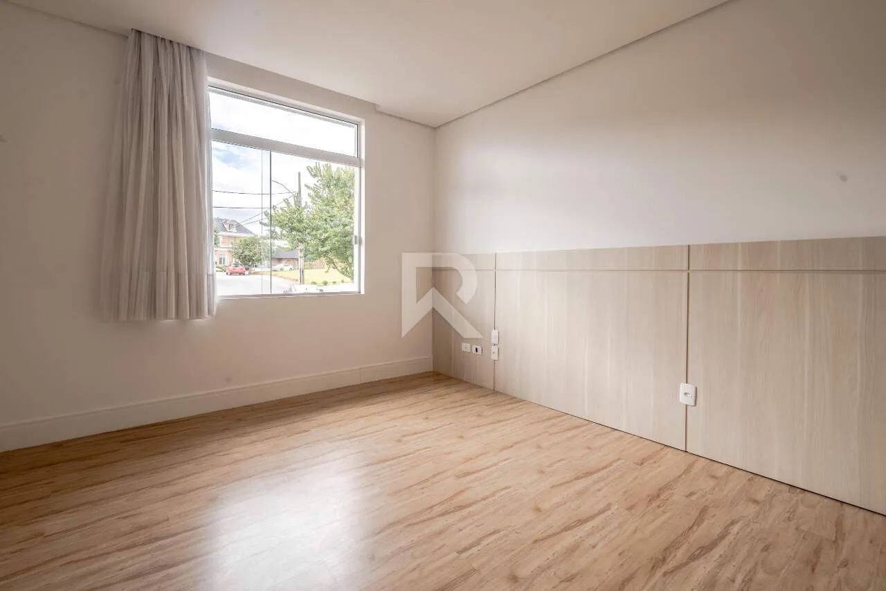 Furnished house with 4 en-suite rooms and 709 m² — photo 45