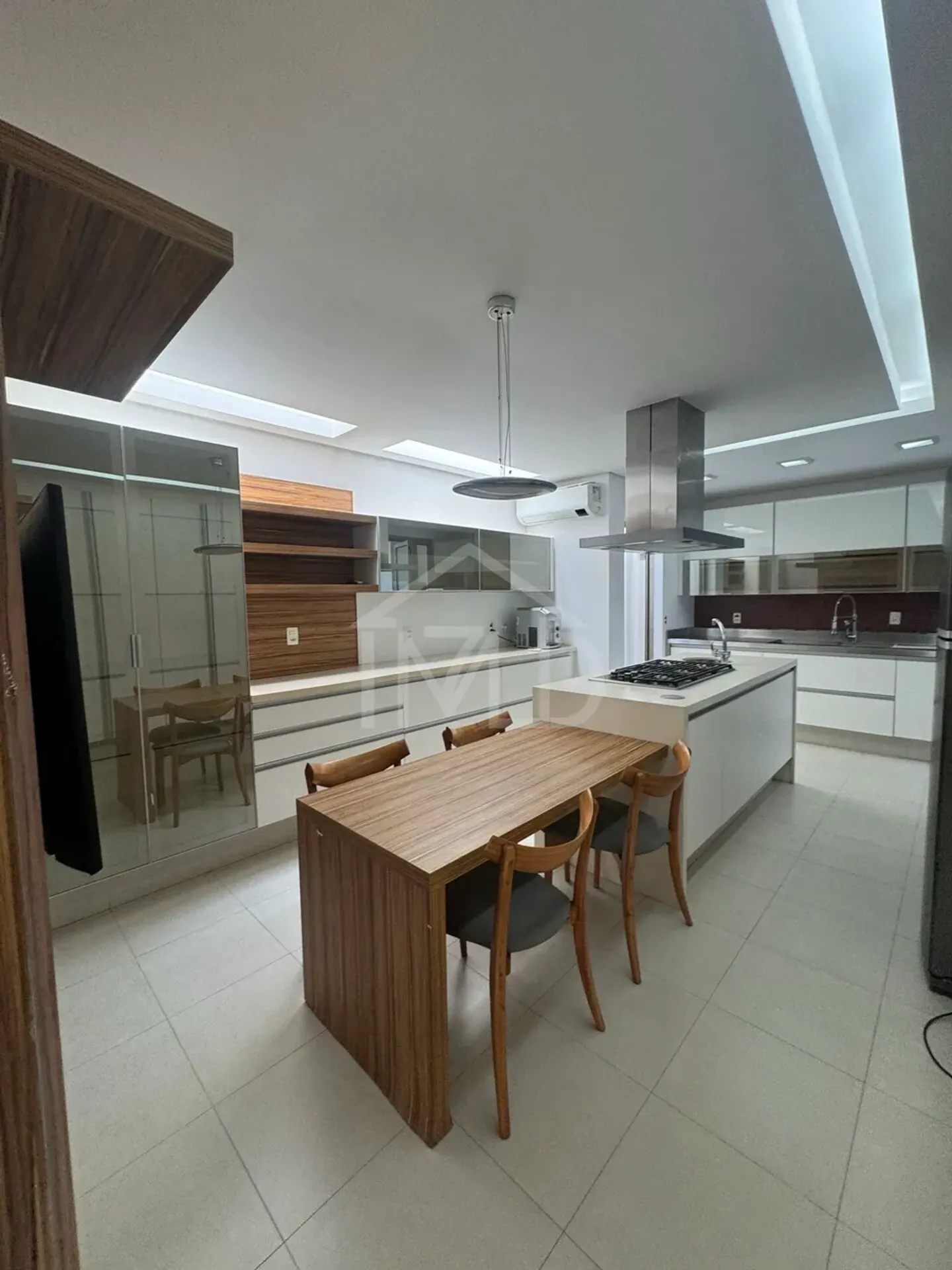 Furnished house with 4 en-suite bedrooms and open kitchen — photo 14