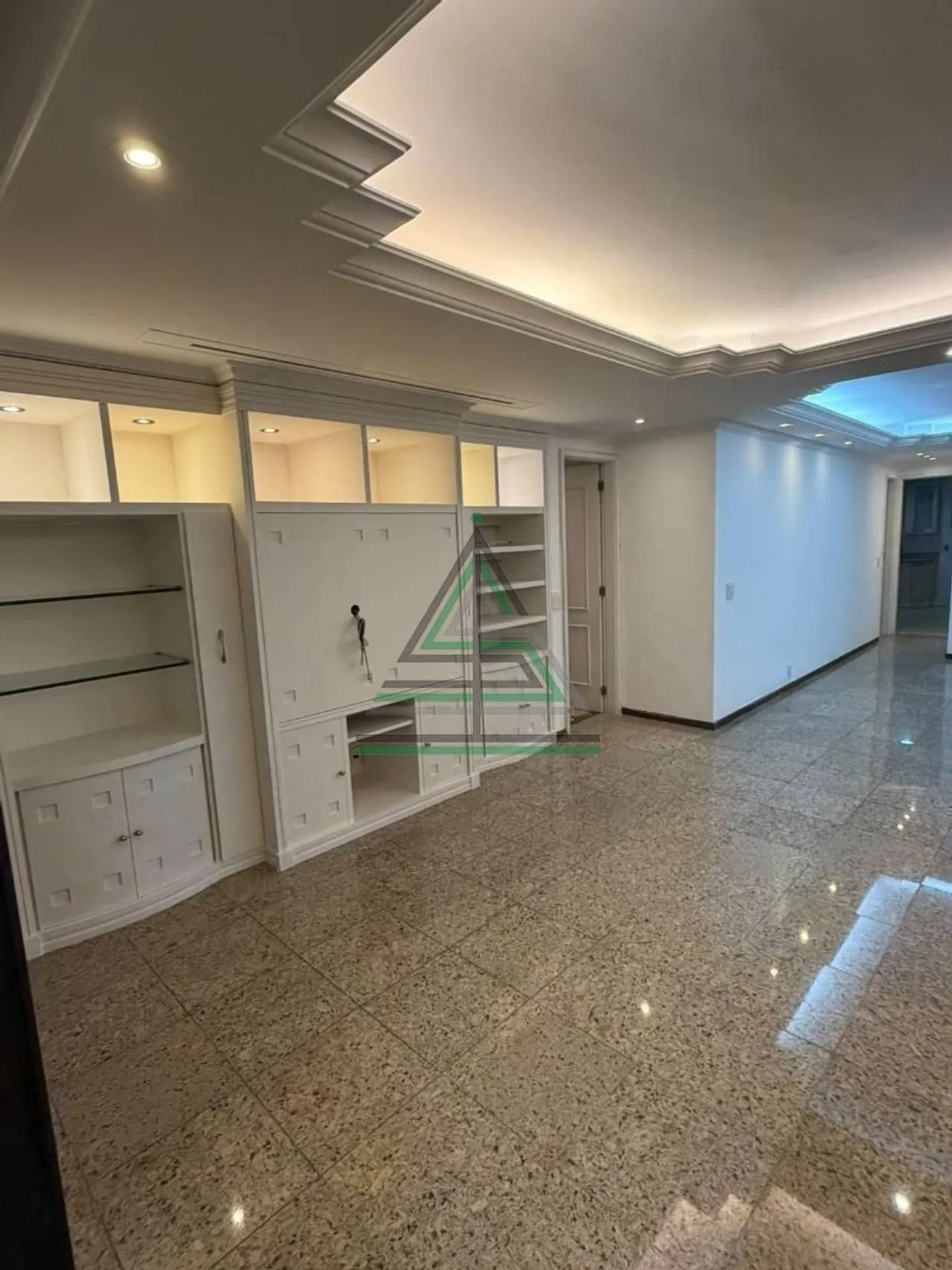 Apartment on the 21st floor with a home office — photo 9