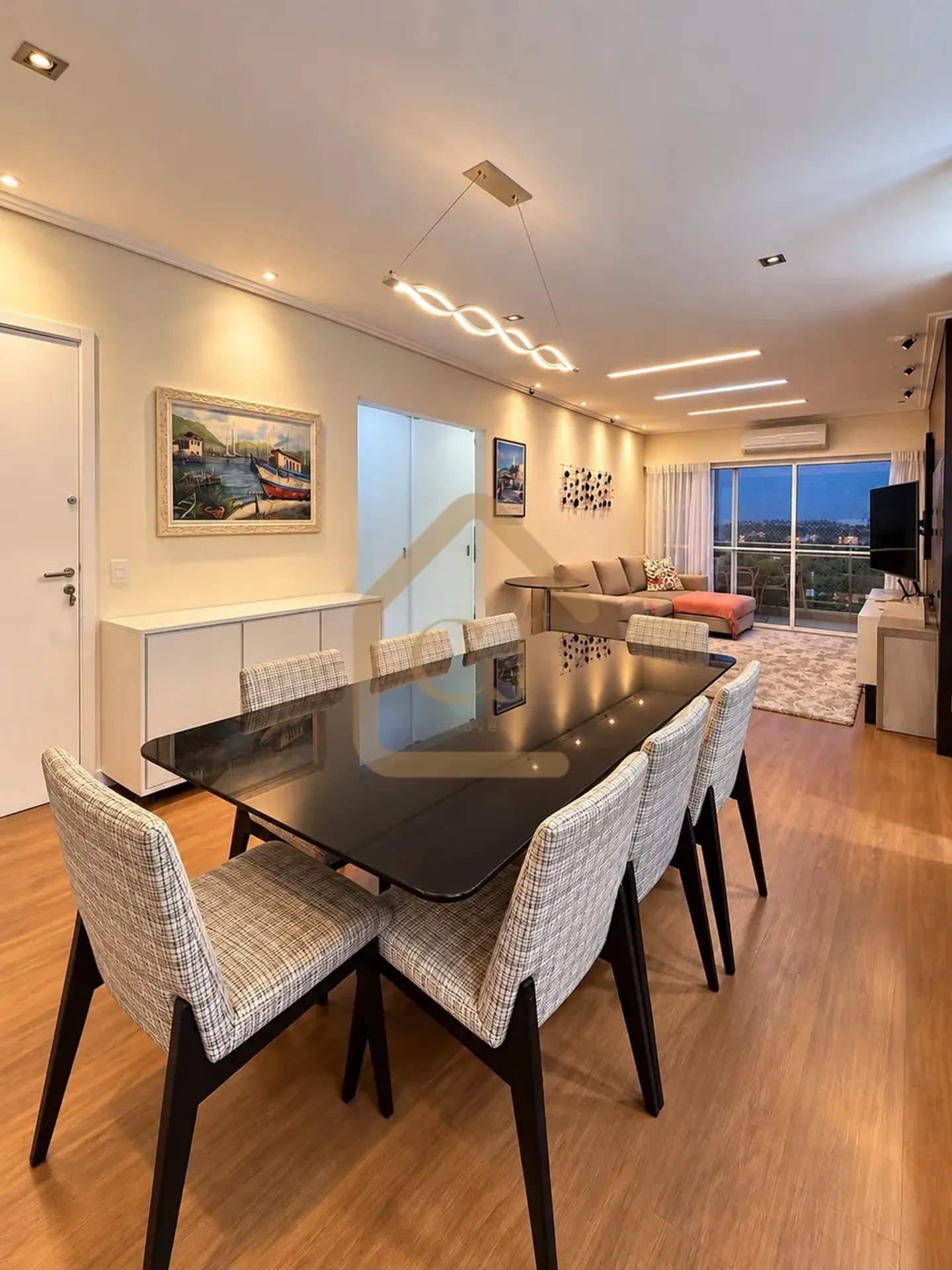 4-bedroom apartment in a building with a heated pool — photo 13