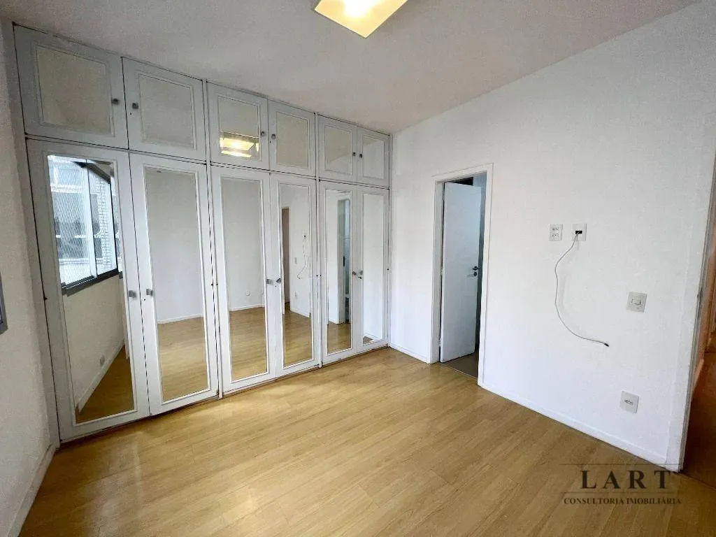 Квартира на 4-му поверсі з дерев'яною підлогою або ламінатом — photo 4