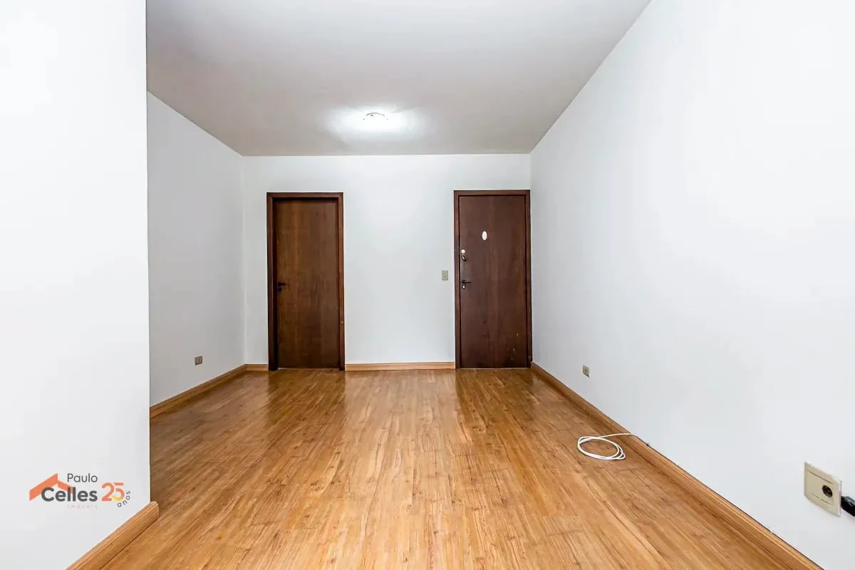 3-bedroom apartment with wood or laminate floors in Curitiba — photo 17