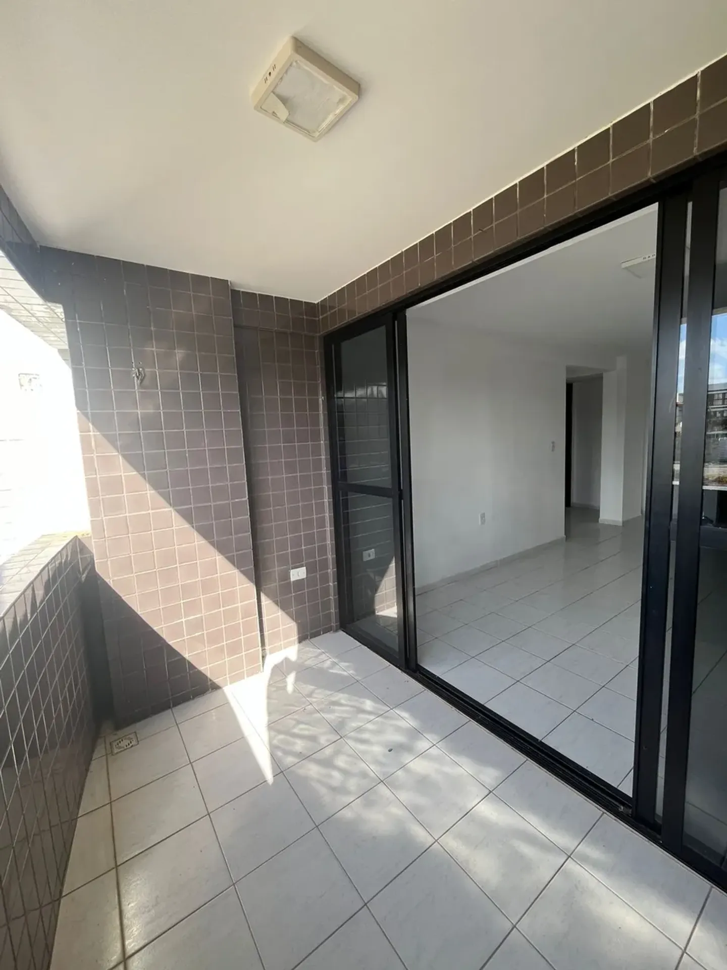 Unfurnished 100 m² apartment with 4 bedrooms and 2 en-suites — photo 44
