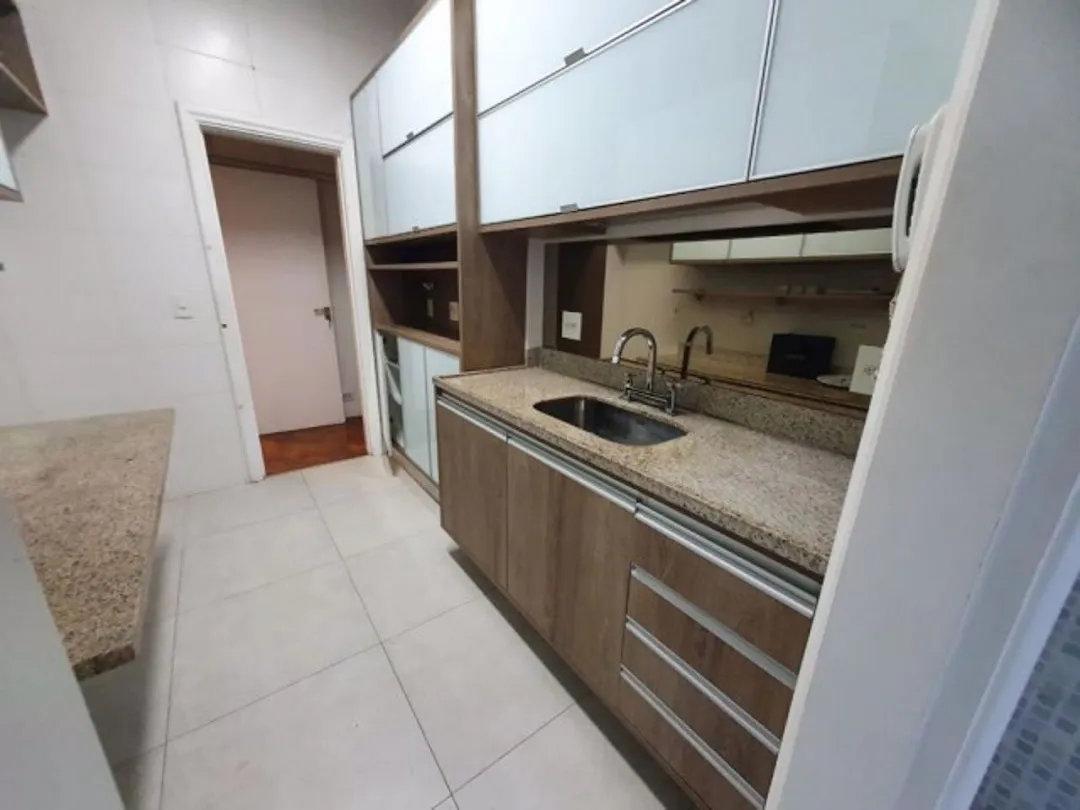 Walk-in closet in a 3-bedroom apartment, 148 m² — photo 2