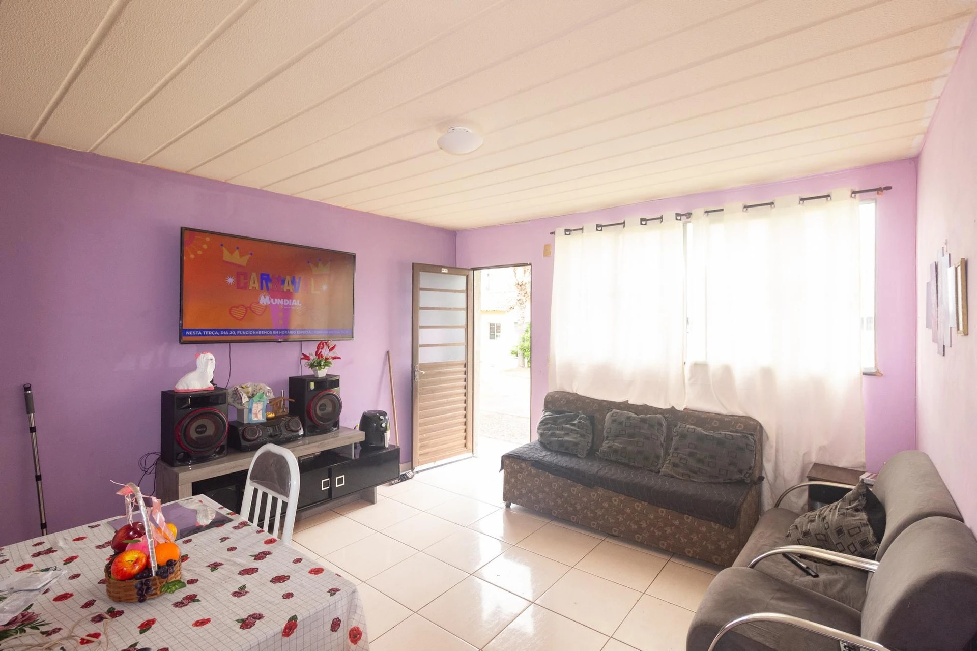Furnished house with 2 bedrooms, balcony and pets allowed