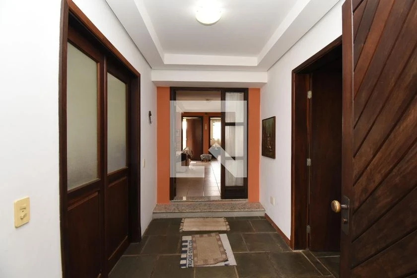 House with 4 bedrooms, 4 baths, and 5 parking spaces — photo 11