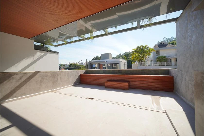 House with 3 en-suite bedrooms and 4 bathrooms, 3 parking — photo 3