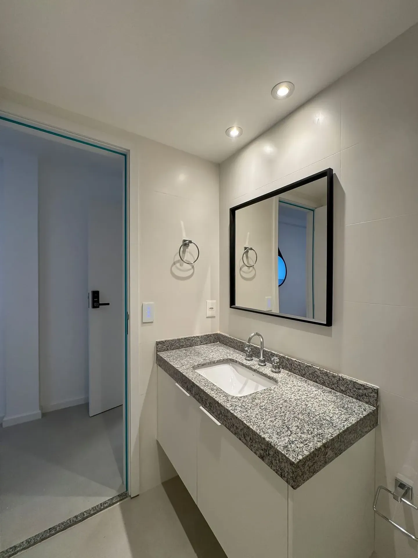 Furnished apartment, 35 m², with a home office — photo 33