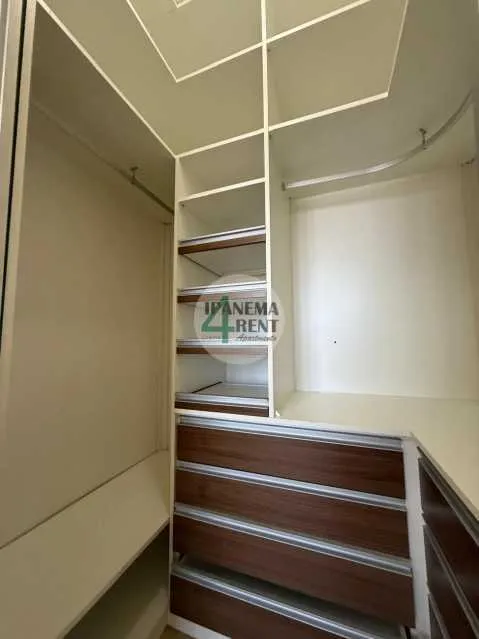Apartment with 3 bedrooms and enclosed balcony — photo 20
