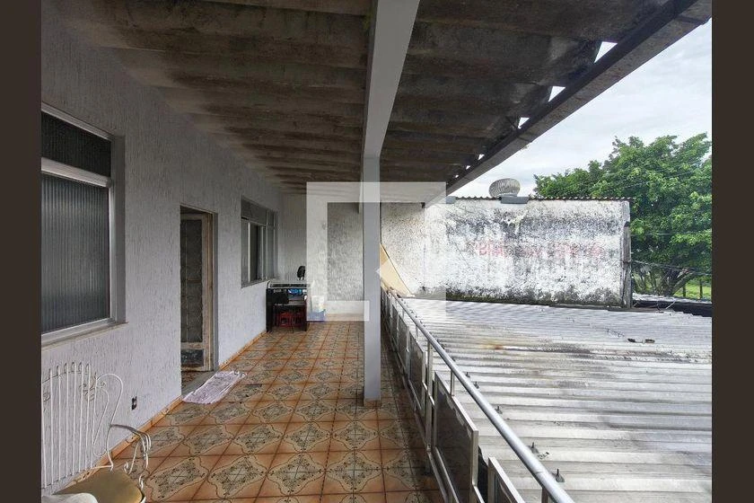 Furnished 240 m² house with 5 bedrooms and 5 bathrooms — photo 17
