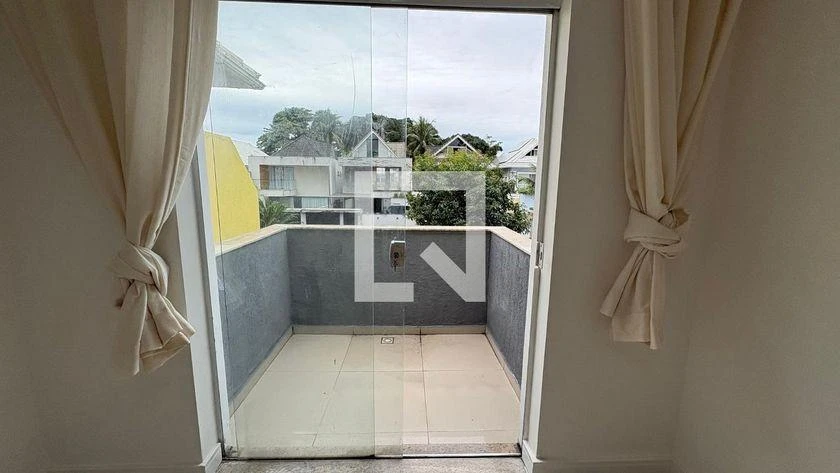 4-bedroom house with a washing machine — photo 4