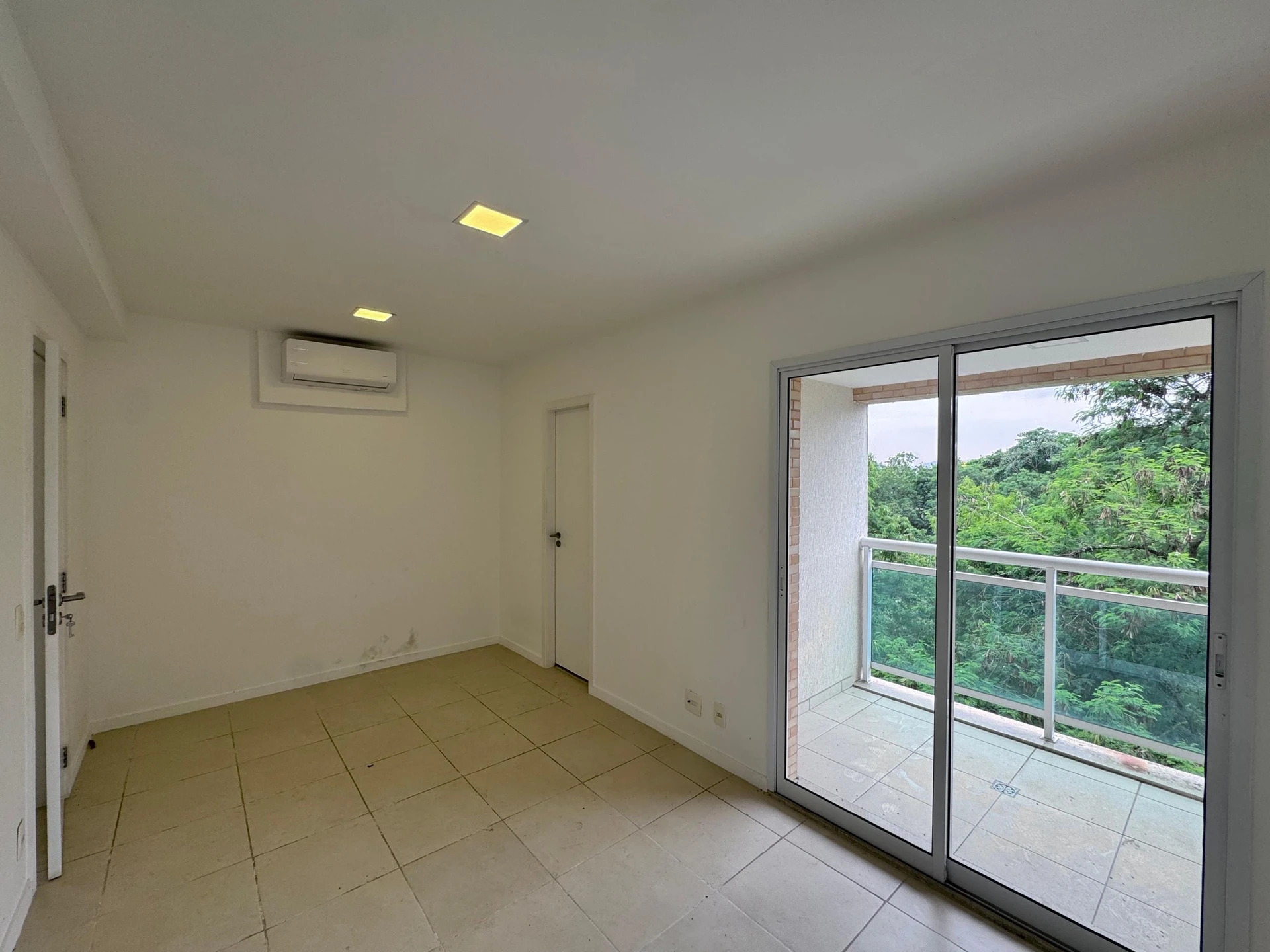 Furnished apartment, 158 m², with a water view — photo 39