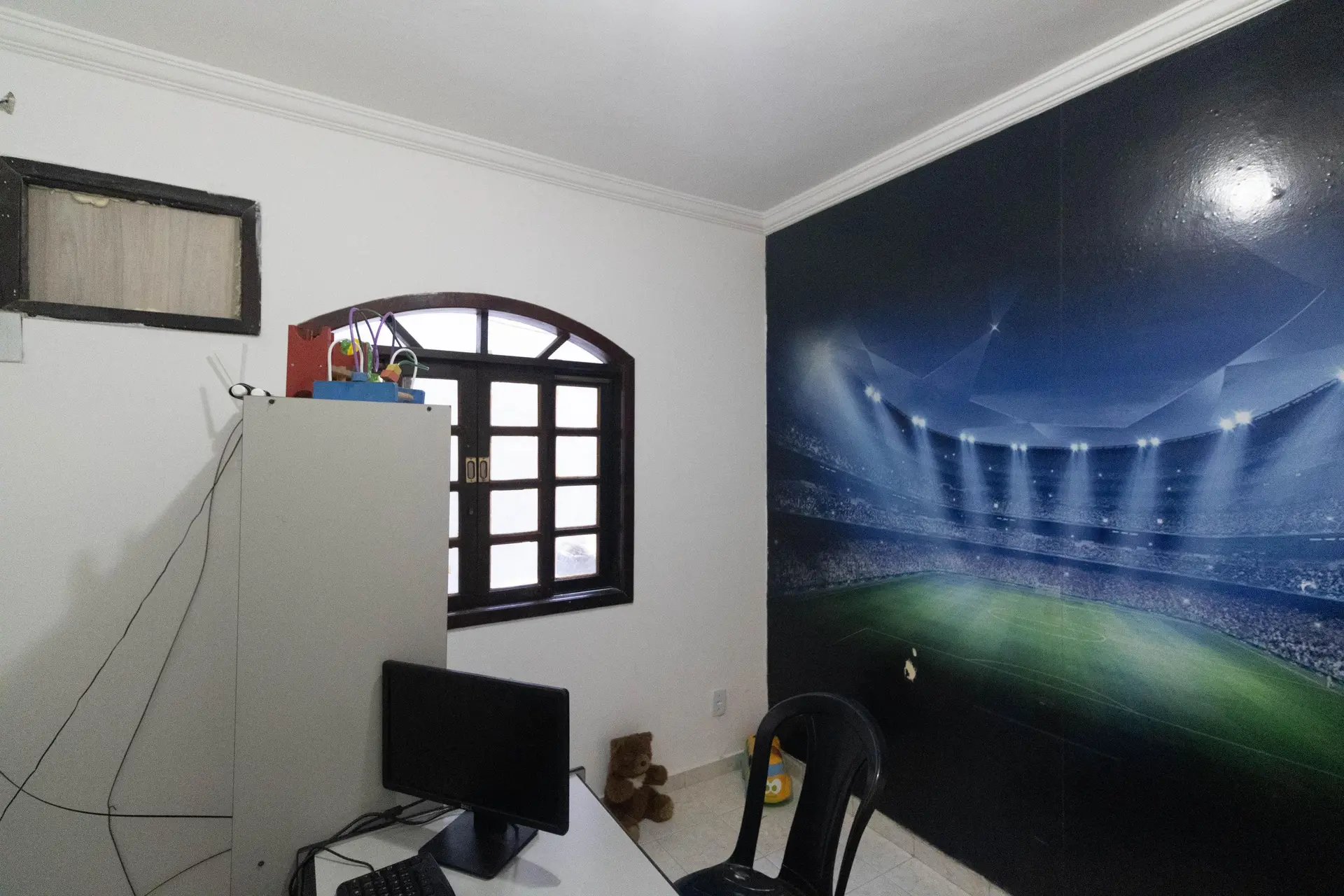 House with 3 bedrooms and a separate kitchen with gas stove — photo 25