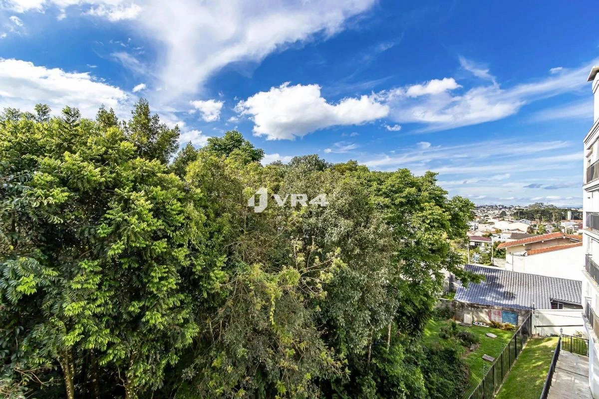 Balcony with a grill in a 2-bedroom apartment, 70 m² — photo 40