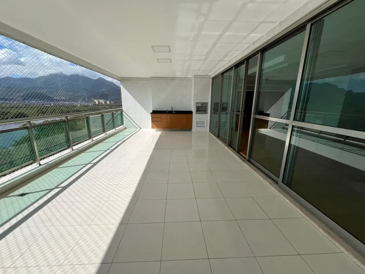Unfurnished apartment with 4 bedrooms and 5 bathrooms — photo 6
