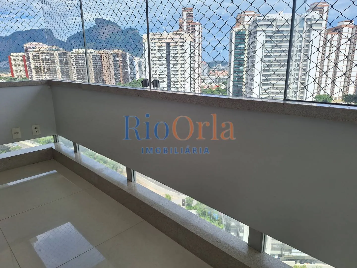 Unfurnished apartment with 4 bedrooms and 5 bathrooms — photo 29