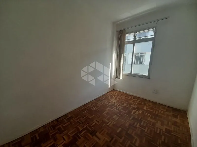 2-bedroom apartment with wood or laminate floors — photo 11