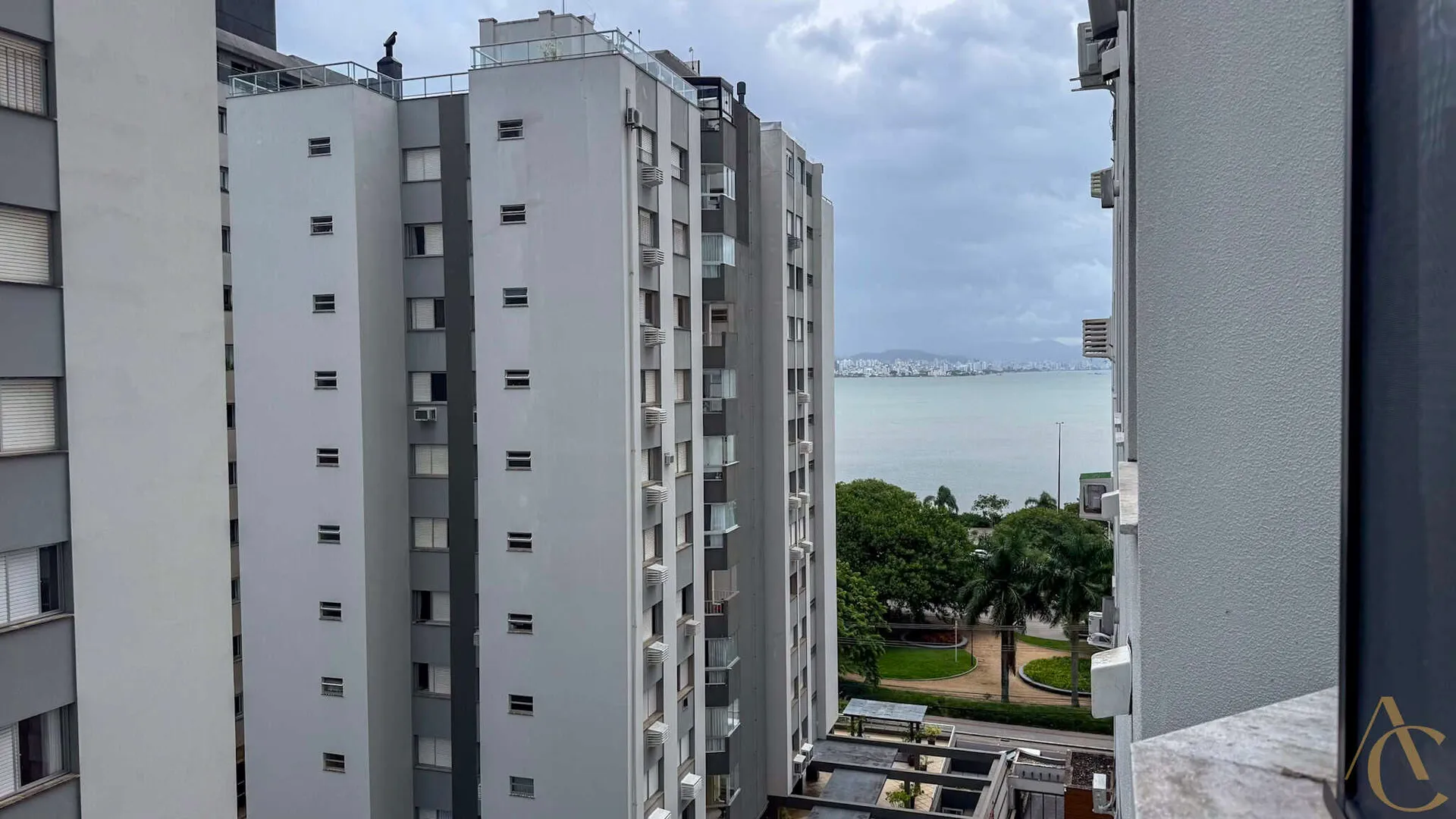 70 m² apartment with a water view and a home office — photo 19