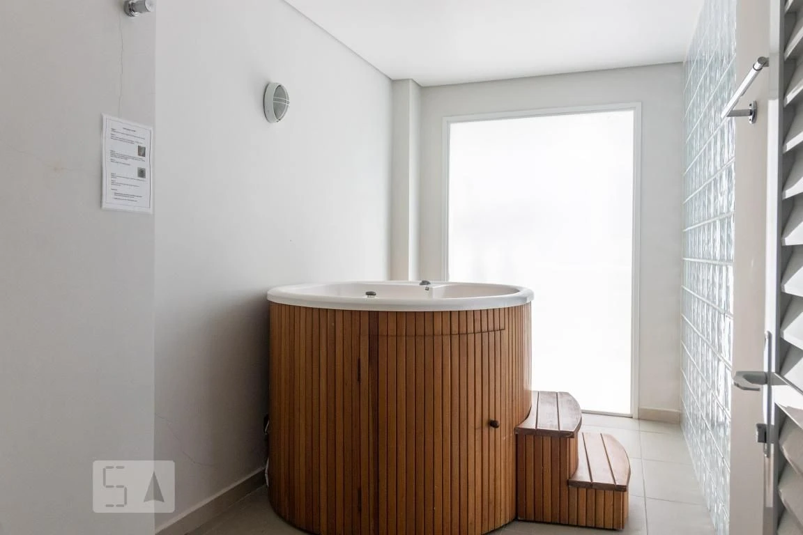 One-bedroom apartment with a washing machine in Curitiba — photo 34