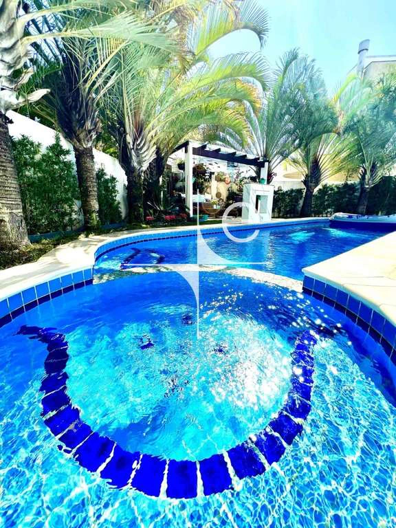 7-bedroom house with 6 en-suites, 840 m² and 6 parking