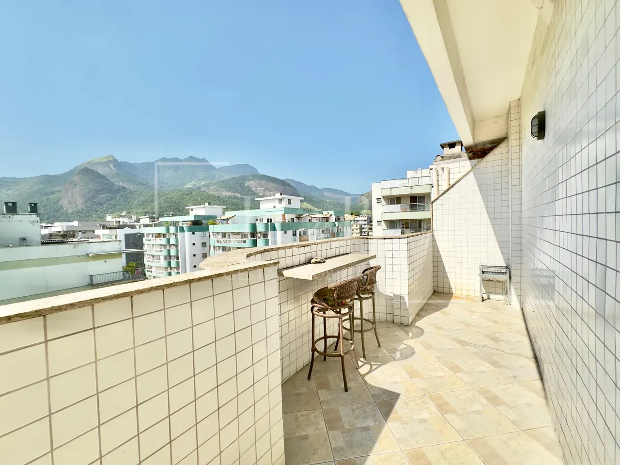 Furnished 3-bedroom apartment with balcony — photo 34