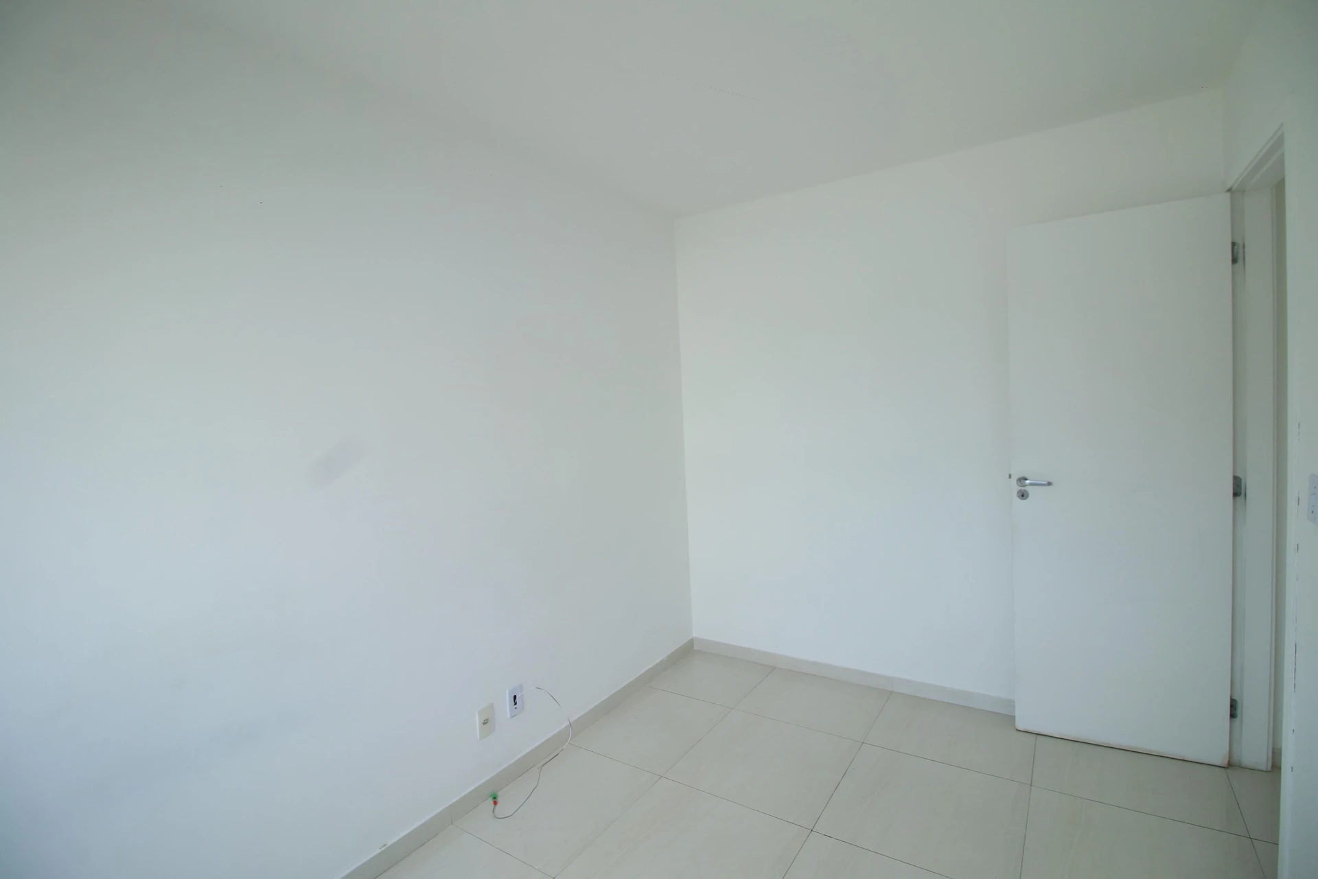 2-bedroom apartment with 1 bathroom and condo pool — photo 26