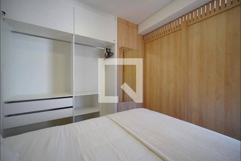 Furnished 1-bedroom apartment with open-plan kitchen — photo 4