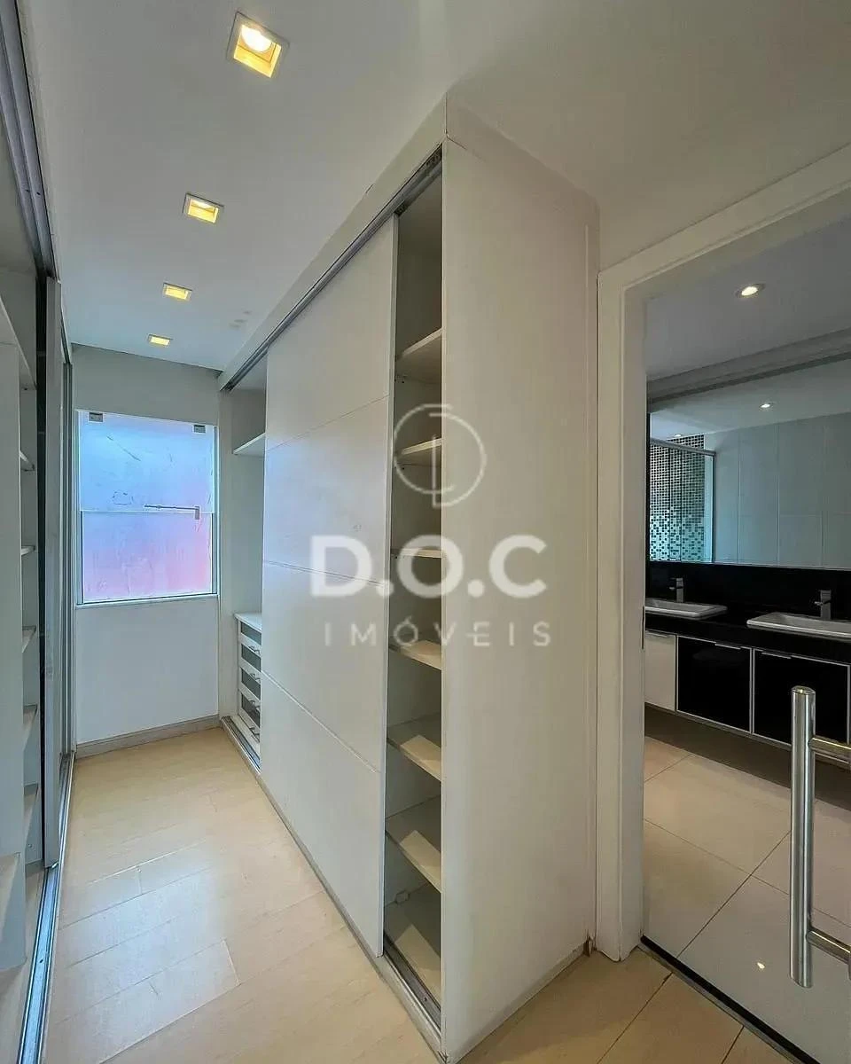 Floor-to-ceiling windows in a 5-bedroom house, 300 m² — photo 47