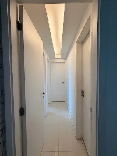 3-bedroom apartment with a glass-enclosed balcony — photo 43