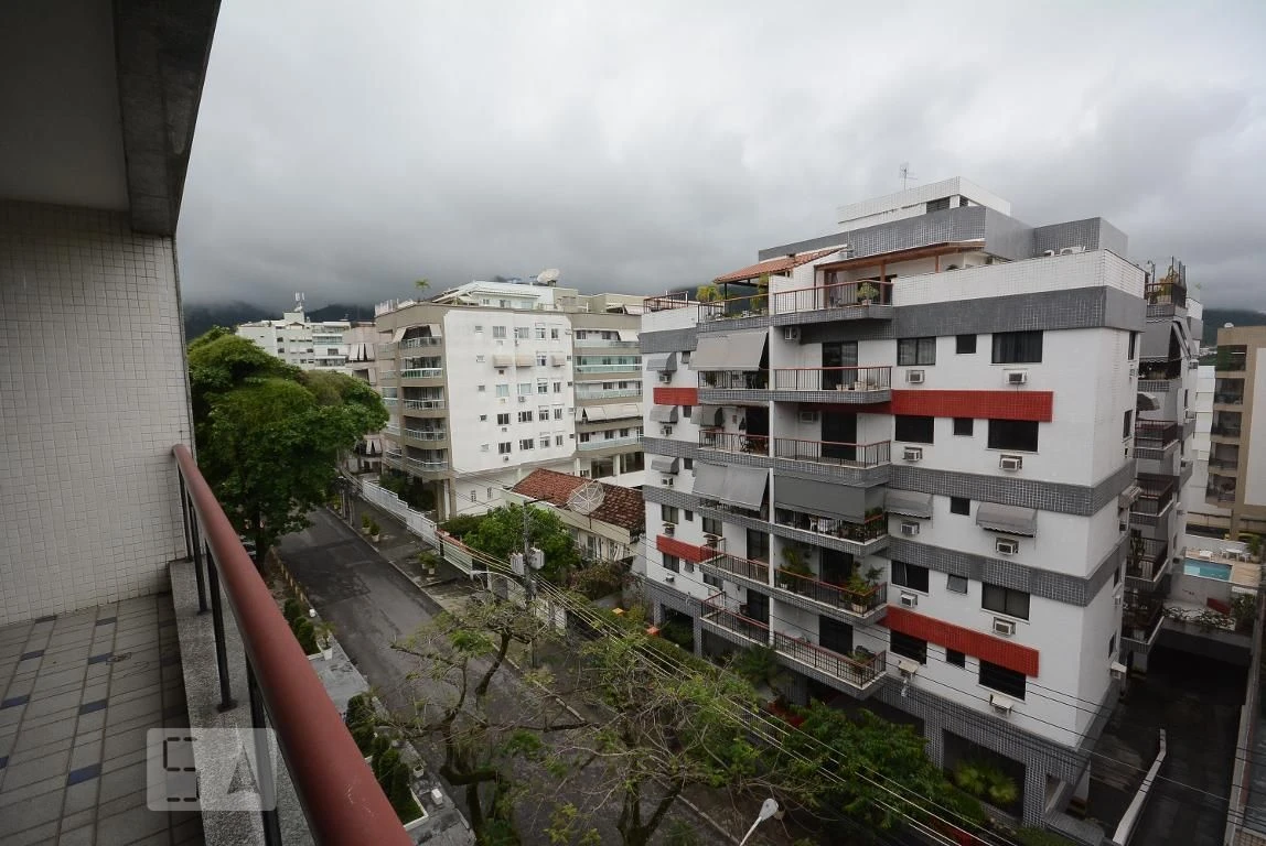 4-bedroom apartment in a building with a pool — photo 54