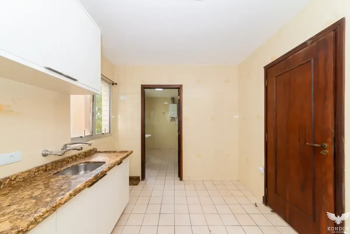 160 m² apartment with 3 bedrooms and 1 en-suite — photo 12