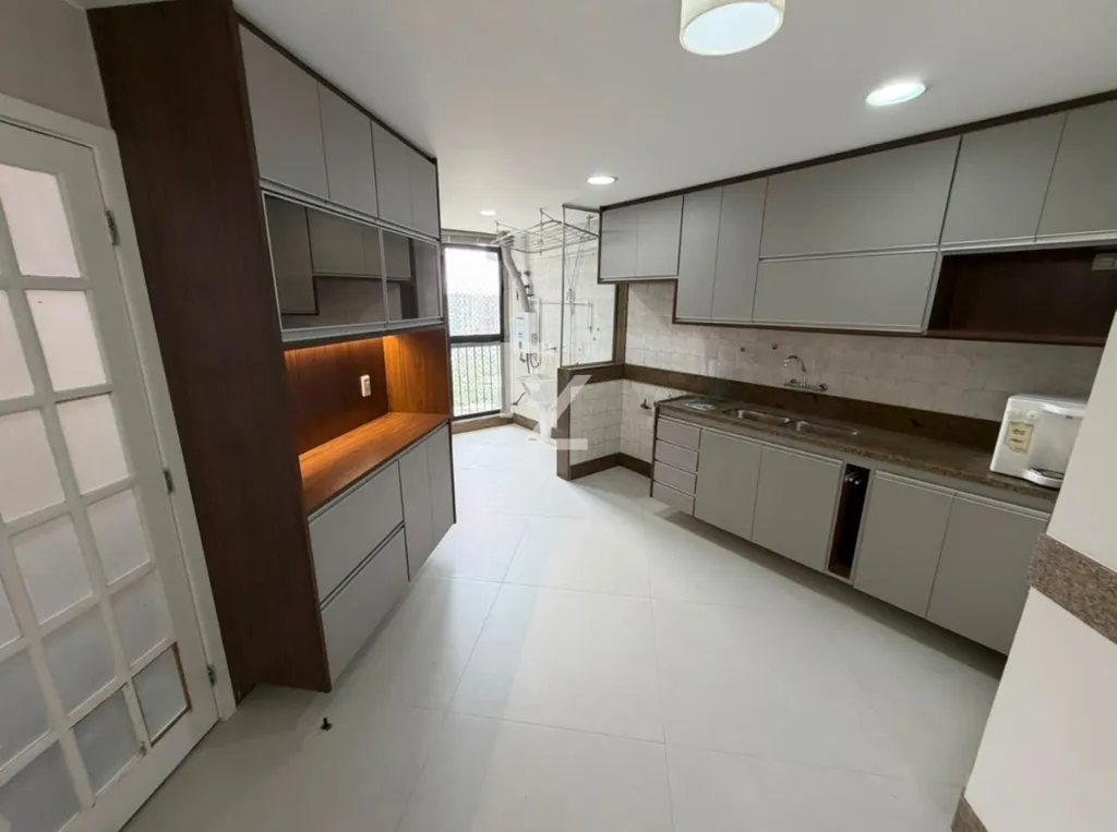 Duplex apartment on the 20th floor with city and water views — photo 28