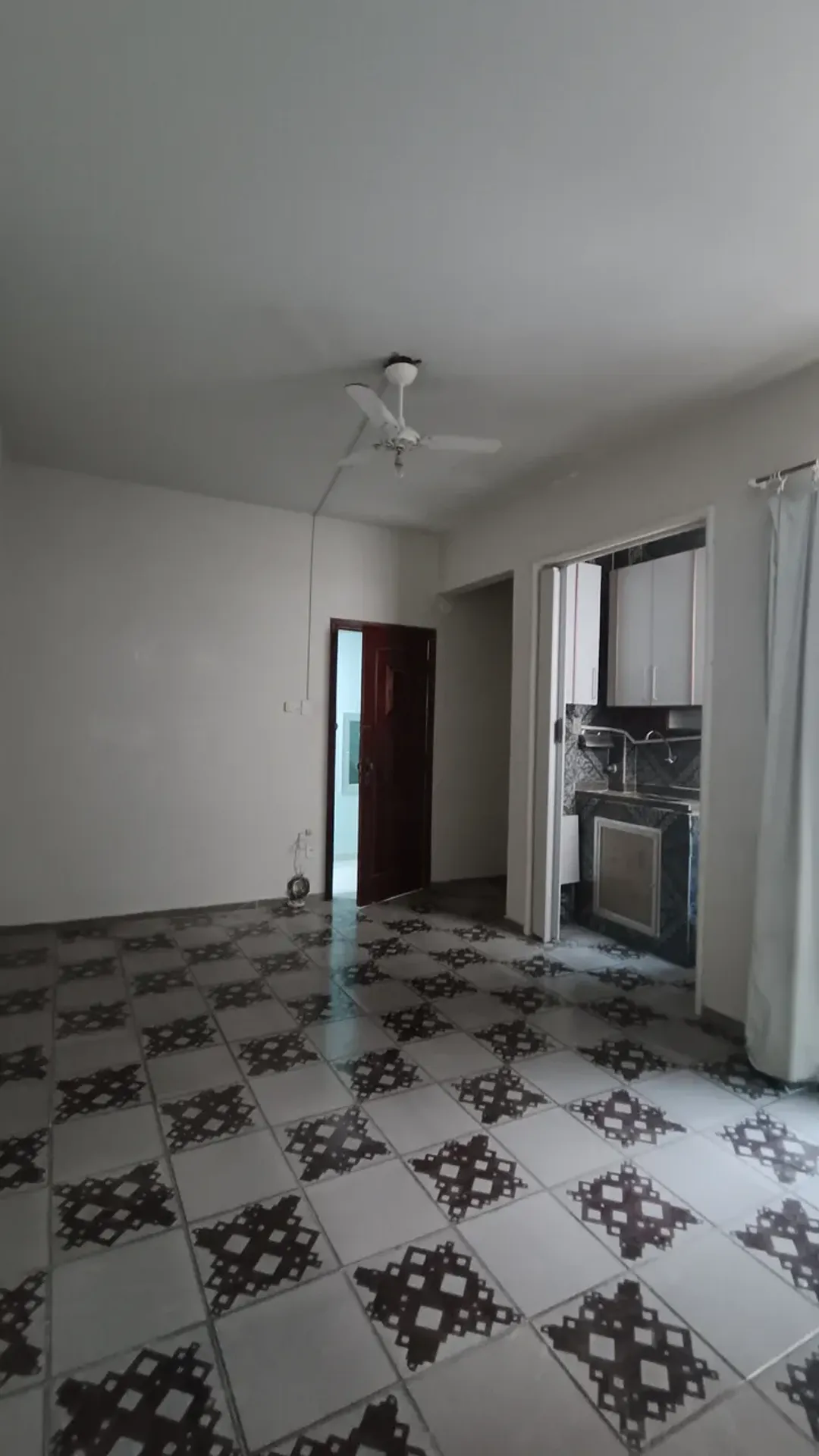 Studio on the 5th floor with a glass-enclosed balcony — photo 11