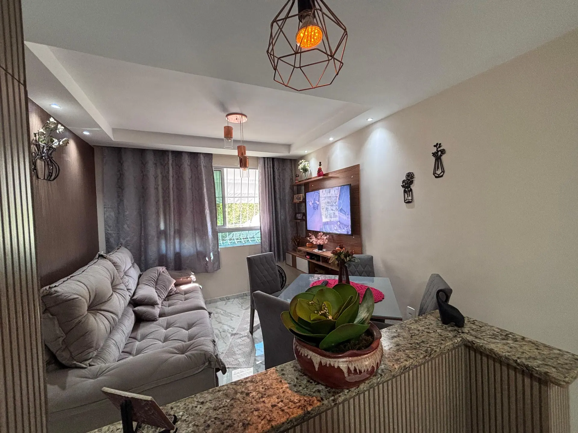 Furnished 2-bedroom apartment with open-plan gas kitchen — photo 9