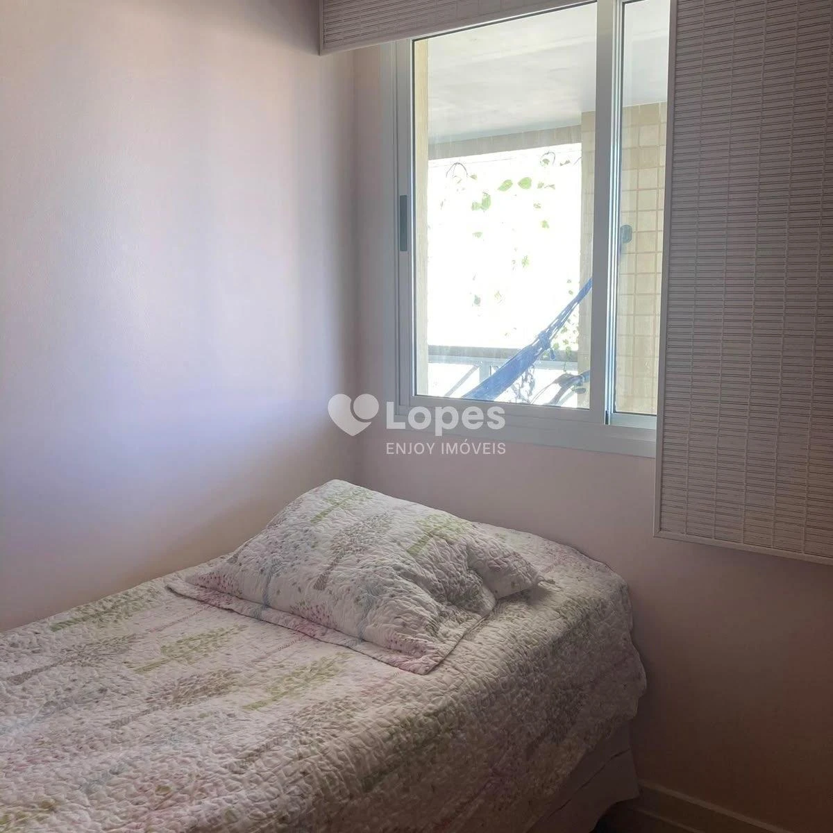 Furnished apartment, 96 m², with a glass-enclosed balcony — photo 32