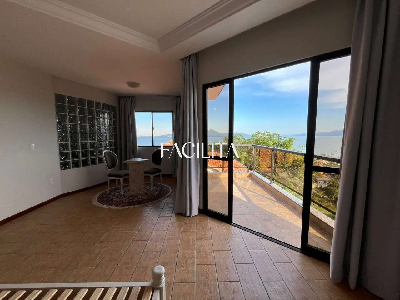 Furnished 456 m² house with 3 en-suite bedrooms and pool — photo 26