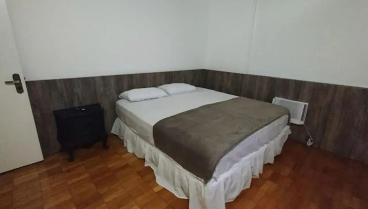 130 m² rental apartment with 3 bedrooms and 1 bath — photo 3
