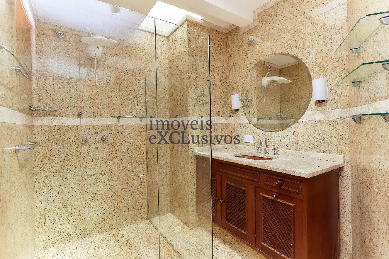 House with 3 en-suite bedrooms and 665 m² garden — photo 45