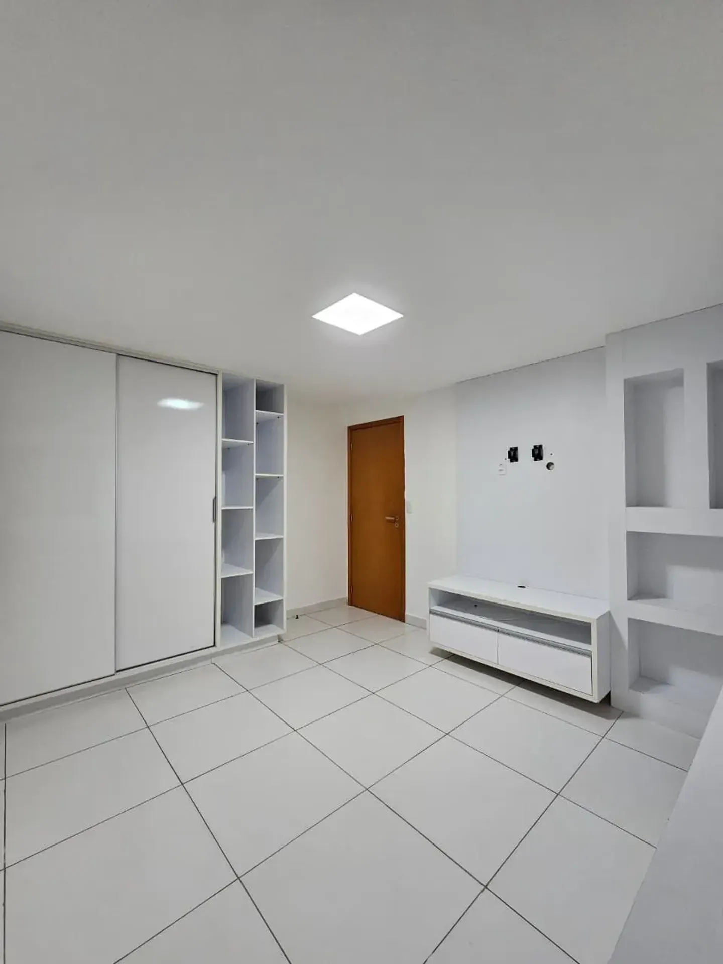 Квартира 185 м² с застеклённым балконом и гардеробной — photo 6