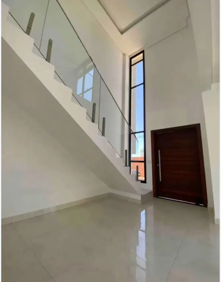 Balcony with a grill in a 3-bedroom house, 240 m² — photo 13
