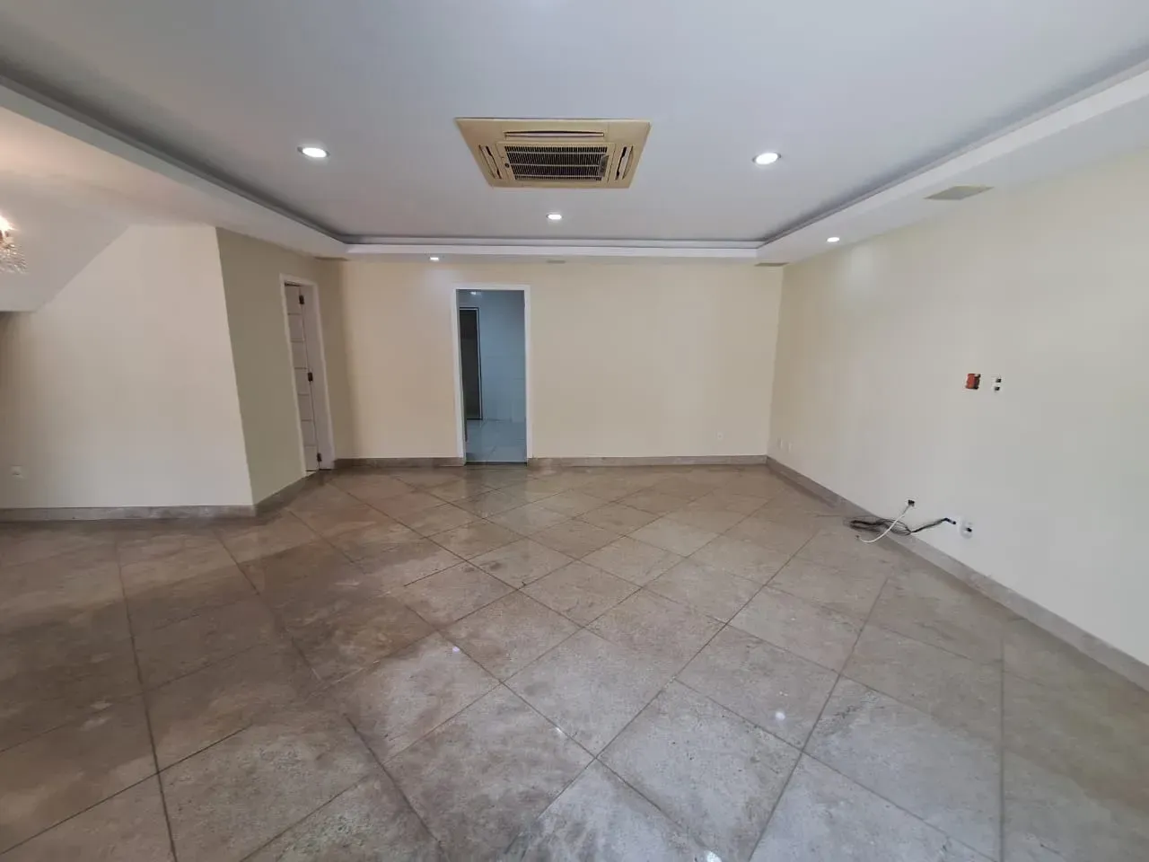 Casa em condomínio fechado com 4 quartos e 3 suítes — photo 2